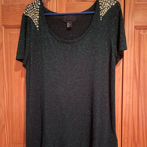 H&M holiday bling. Green sparkle and rhinestone trim tunic - Picture 2 of 5